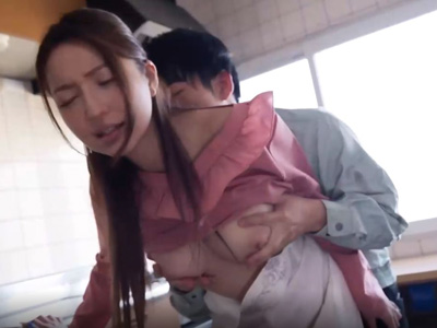 自宅で襲われてしまう美乳人妻