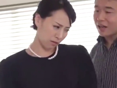義息子に無理やり犯され抵抗するもおチンポをぶち込まれてしまう義母