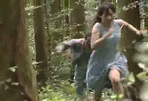 飢えた野獣男が山奥に美女を拉致して逃げるところを追いかけ種付けレイプ！
